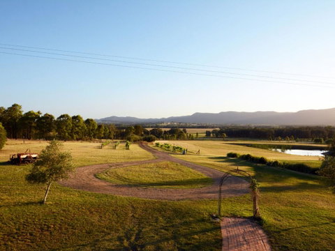 Silver Springs (4br) Cottage, With Wifi, Views, Olives And Space . Fireplace, Views, Olives And Space - Maitland Accommodation 0