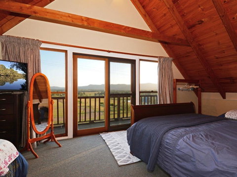 Silver Springs (4br) Cottage, With Wifi, Views, Olives And Space . Fireplace, Views, Olives And Space - Maitland Accommodation 2