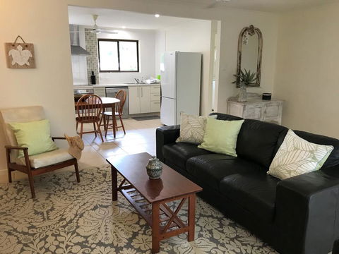 Sinclair - Rainbow Beach, Modern Beach House Close To Everything, Free Wi-Fi - Maitland Accommodation 3