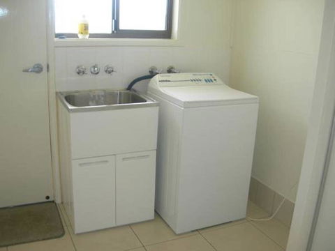 Sinclair - Rainbow Beach, Modern Beach House Close To Everything, Free Wi-Fi - Maitland Accommodation 1