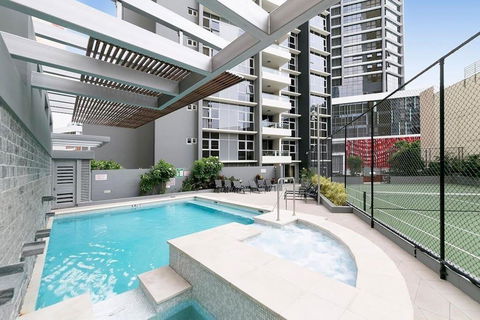 SK2 - 3BR With Pool Gym Steam Room In Story Bridge - Maitland Accommodation 1