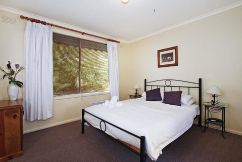 Snowstream Riverside Apartments - Unit 2 - Maitland Accommodation 2