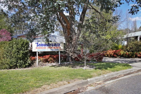 Snowstream Riverside Apartments - Unit 2 - Maitland Accommodation 0
