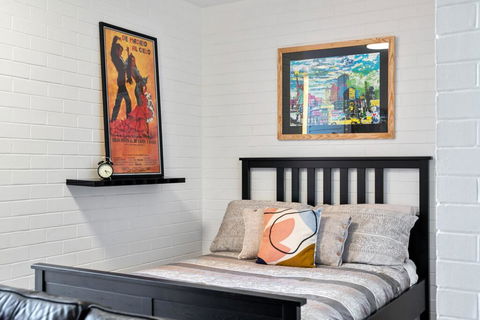 Soho Chic Apartment - Maitland Accommodation 0