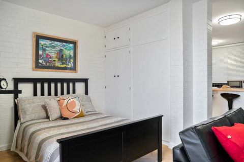 Soho Chic Apartment - Maitland Accommodation 3
