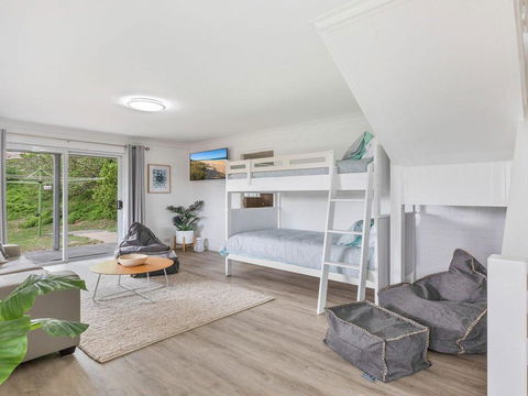 Sounds By The Sea - Open Plan Living, Metres To Beach - Maitland Accommodation 2