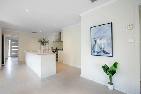 Spacious Lovely 5Beds Home@Point Cook - Maitland Accommodation 3
