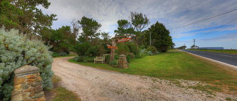 Stanley Lakeside Spa Cabins - Maitland Accommodation 0