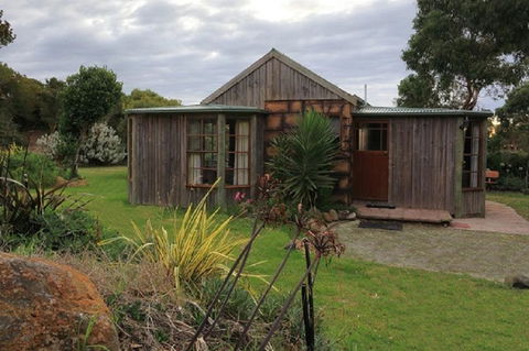 Stanley Lakeside Spa Cabins - Maitland Accommodation 2
