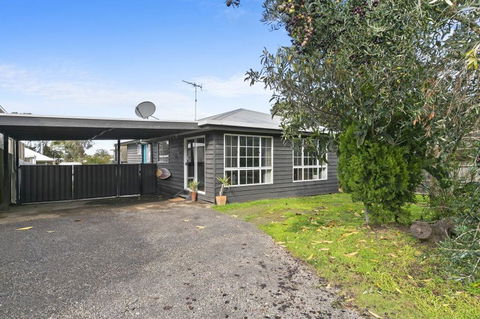 Strathmore Beach House 67 - Maitland Accommodation 1