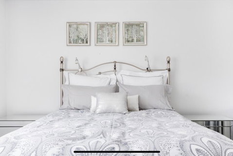 Stunning Burleigh Beach Apartment - Maitland Accommodation 2