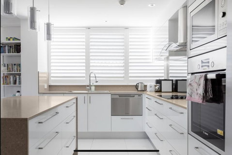 Stunning Burleigh Beach Apartment - Maitland Accommodation 1