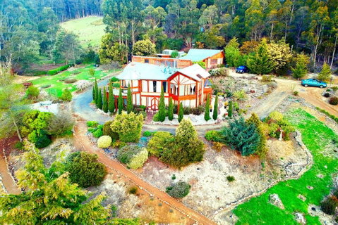 STUNNING HOME WITH AMAZING VIEWS - Just 20 Mins To The City And Only 10 To MONA! - Maitland Accommodation 2