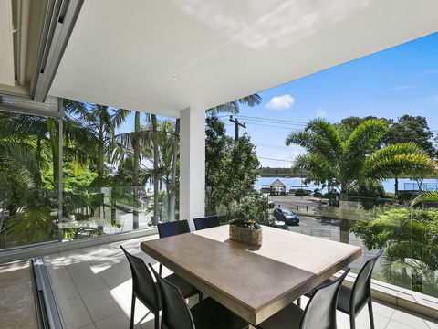 Stunning Riverfront Apartment In Noosaville - Unit 2 Wai Cocos 215 Gympie Terrace - Maitland Accommodation 0