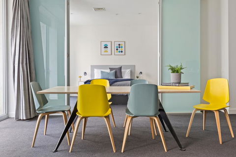 Stunning, Central Huge CBD Pad, Free WiFi, Netflix - Maitland Accommodation 0
