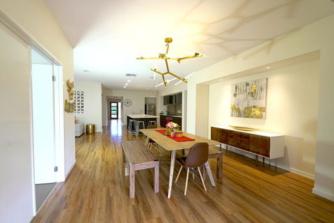 Stylish Luxe House For Big Group Near Shopping Center - Maitland Accommodation 0