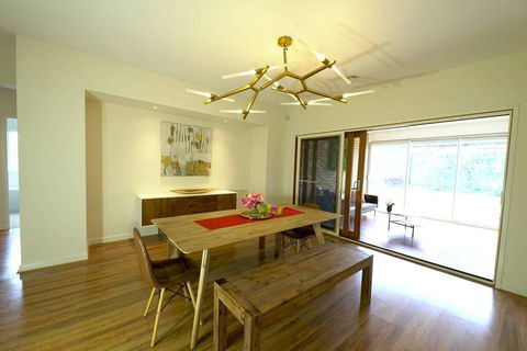 Stylish Luxe House For Big Group Near Shopping Center - Maitland Accommodation 3