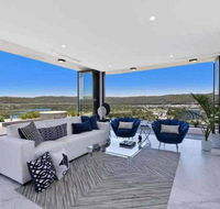 Stylish Penthouse with Views  Jacuzzi - Maitland Accommodation