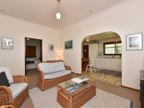 Summerfield Cottage - Hunter Valley, Renovated House In Central North Rothbury - Maitland Accommodation 3
