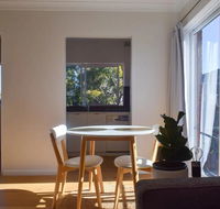 Sun-Drenched 1 Bed Studio Apt Newtown Parking - Maitland Accommodation