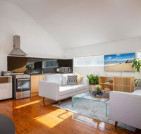 Sunlit Two-Bedroom Unit With Sprawling BBQ Deck - Maitland Accommodation