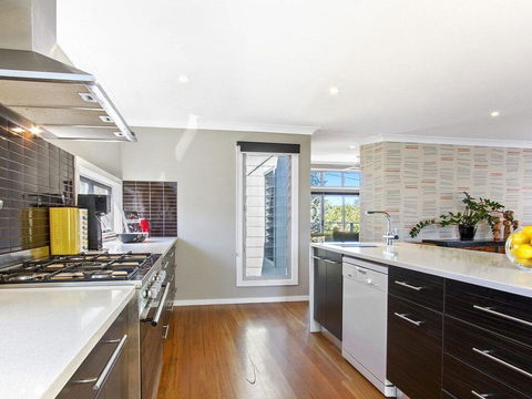 Sunshine Beach House-25 Metre Walk To The Beach - Maitland Accommodation 1