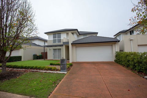 Superb Luxe 5BR House@Point Cook Near Lake - Maitland Accommodation 0