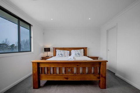Superb Luxe 5BR House@Point Cook Near Lake - Maitland Accommodation 1