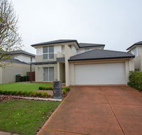 Superb Luxe 5BR housePoint Cook near lake - Maitland Accommodation