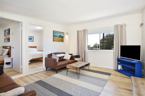 Surf Shack - Pet Friendly - 1 Min Walk To Beach - Maitland Accommodation 2