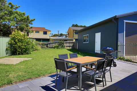 Surf Shack - Pet Friendly - 1 Min Walk To Beach - Maitland Accommodation 1