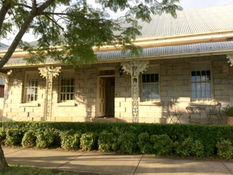 Surgeon's Cottage - Maitland Accommodation 0