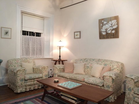 Surgeon's Cottage - Maitland Accommodation 1