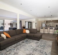 Swanway - Pet Friendly - 10 Min Walk to Beach - Maitland Accommodation