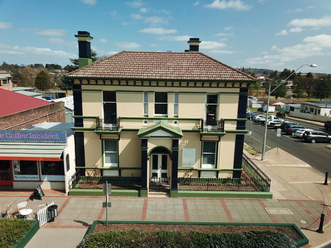The Bank Guesthouse Glen Innes - Maitland Accommodation 0