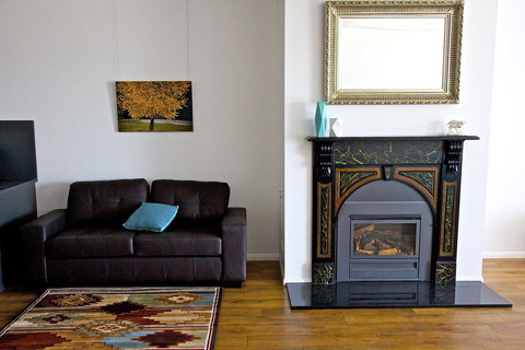 Penguin Beachfront Apartments - Maitland Accommodation 4