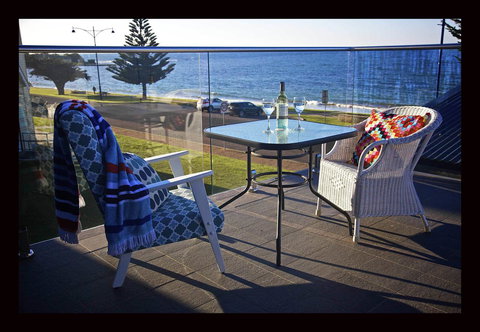 Penguin Beachfront Apartments - Maitland Accommodation 8