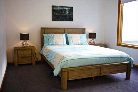 Penguin Beachfront Apartments - Maitland Accommodation 10