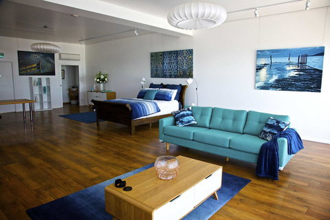 Penguin Beachfront Apartments - Maitland Accommodation 3