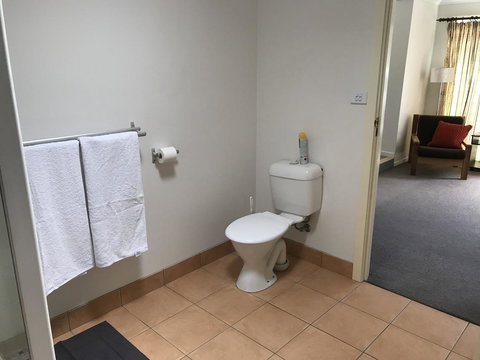 Oatlands Retreat - Maitland Accommodation 11