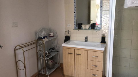 Oatlands Retreat - Maitland Accommodation 9