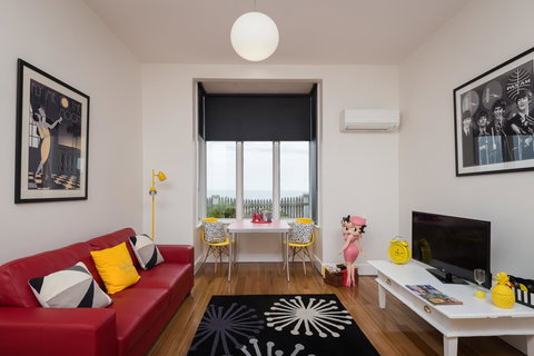 Penguin Waterfront Escape - Maitland Accommodation 16