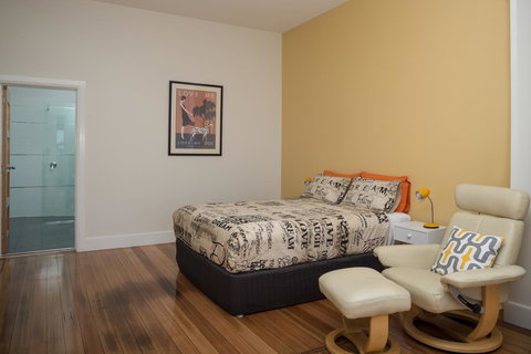 Penguin Waterfront Escape - Maitland Accommodation 19