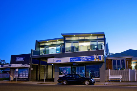 Penguin Waterfront Escape - Maitland Accommodation 9