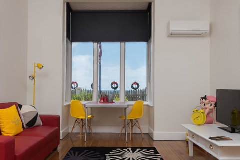 Penguin Waterfront Escape - Maitland Accommodation 14