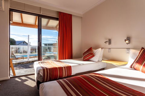 Beachfront Bicheno - Maitland Accommodation 25