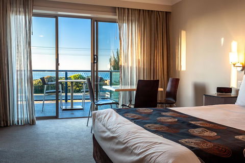 Beachfront Bicheno - Maitland Accommodation 6