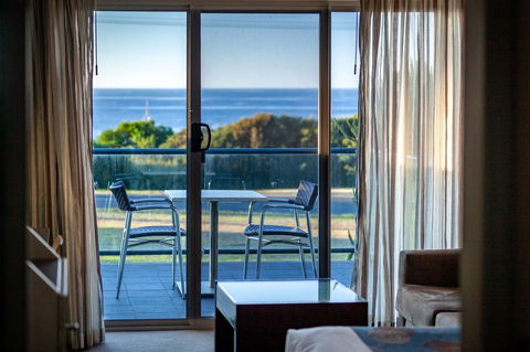 Beachfront Bicheno - Maitland Accommodation 5