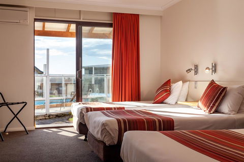 Beachfront Bicheno - Maitland Accommodation 1
