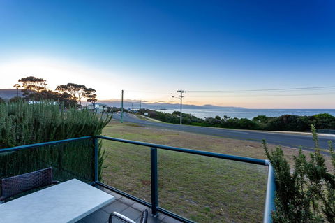 Beachfront Bicheno - Maitland Accommodation 10